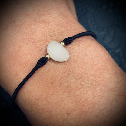 Macrame Bracelet - opaque white Seaham Seaglass - 585 Gold