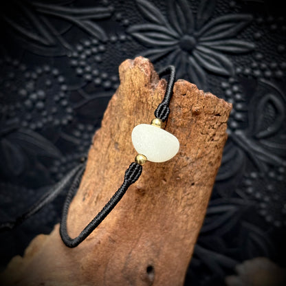 Macrame Bracelet - opaque white Seaham Seaglass - 585 Gold