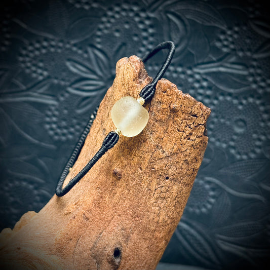 Makramee Armband - zart gelbes Seaham Seaglass - 585er Gold