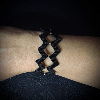 Macrame Bracelet "Frequency - II" 585 Gold