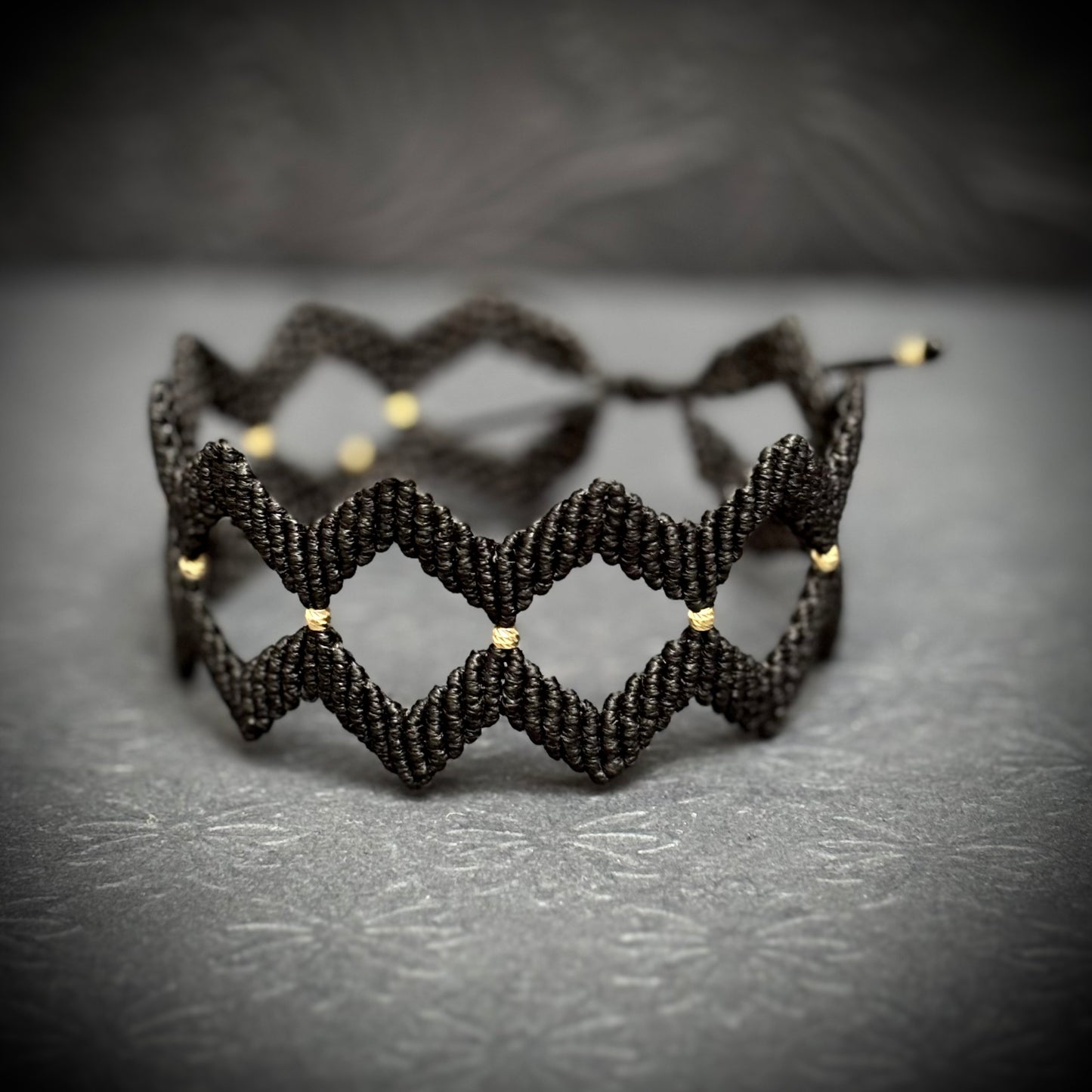 Macrame Bracelet "Frequency - II" 585 Gold