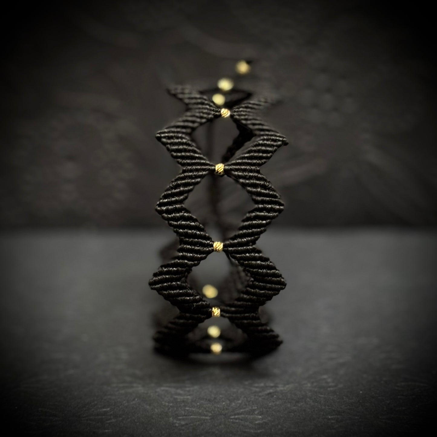 Macrame Bracelet "Frequency - II" 585 Gold