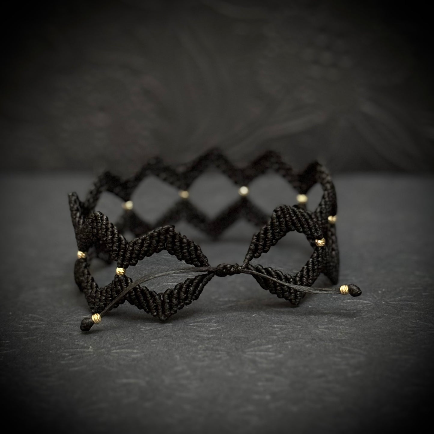 Macrame Bracelet "Frequency - II" 585 Gold