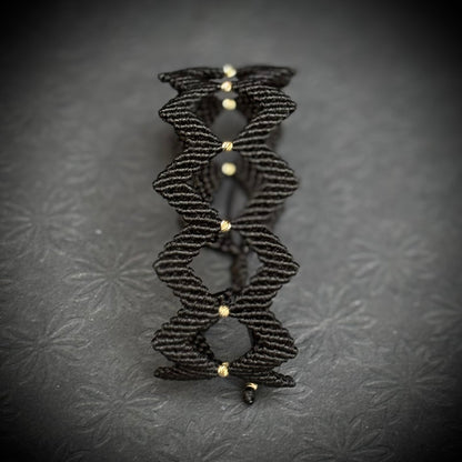 Macrame Bracelet "Frequency - II" 585 Gold