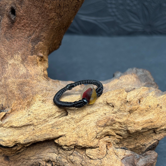Makramee Meerglas Ring – rot gelbes Multi Seaham Seaglass