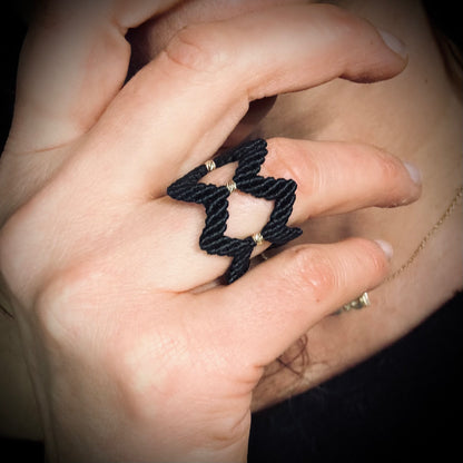 Macrame Ring "Frequency" 585 Gold