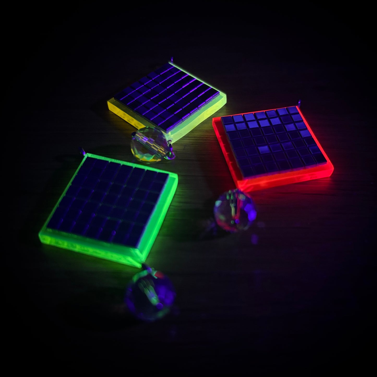 UV-reactive Neon Disco Earrings "Own the Lights - Mini" for Tunnels